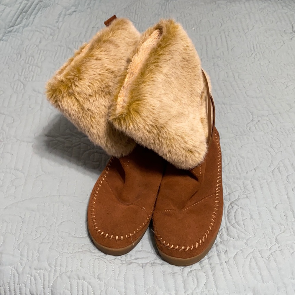Tom’s brown suede boots